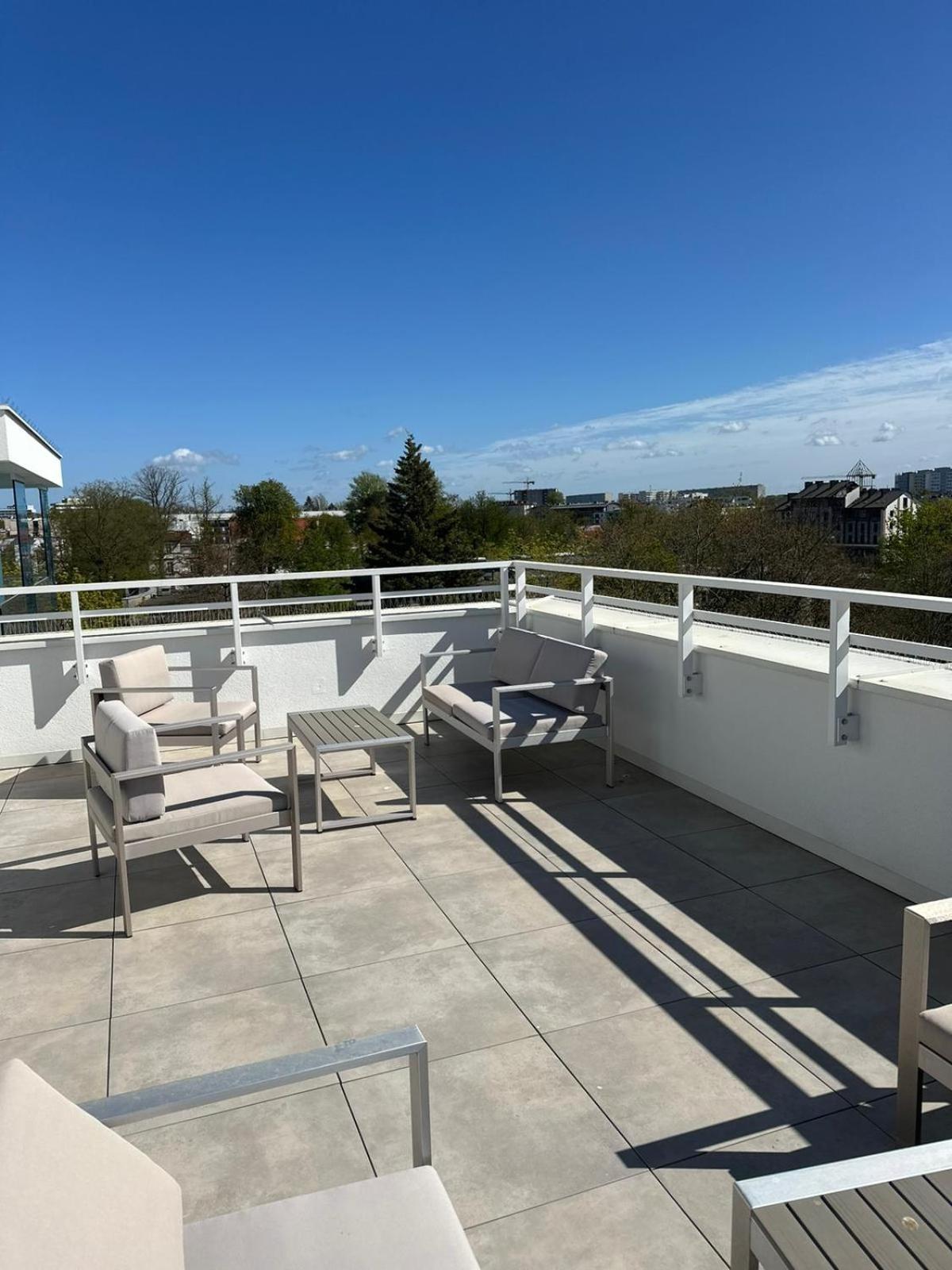 4Summer Kolobrzeg Apartamenty White Blue Sauna & Fitness & Parking 100 Metrow Do Pieknej Szerokiej Piaszczystej Plazy, Wspanialy Widok Z Duzego Tarasu! 100 Meter Zu Einem Schoenen Breiten Sandstrand, Herrliche Aussicht Von Einer Grossen Terrasse! المظهر الخارجي الصورة