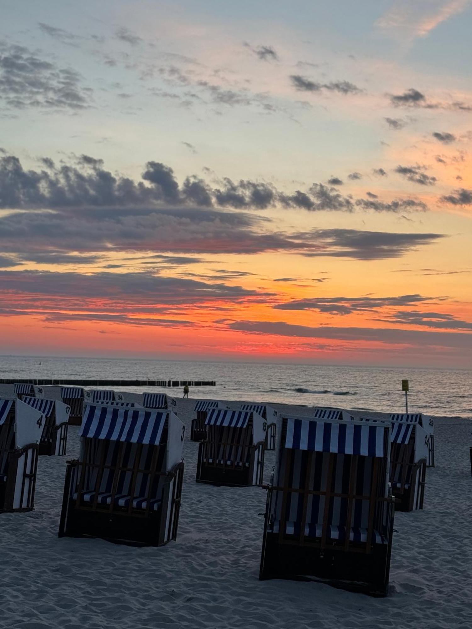 4Summer Kolobrzeg Apartamenty White Blue Sauna & Fitness & Parking 100 Metrow Do Pieknej Szerokiej Piaszczystej Plazy, Wspanialy Widok Z Duzego Tarasu! 100 Meter Zu Einem Schoenen Breiten Sandstrand, Herrliche Aussicht Von Einer Grossen Terrasse! المظهر الخارجي الصورة