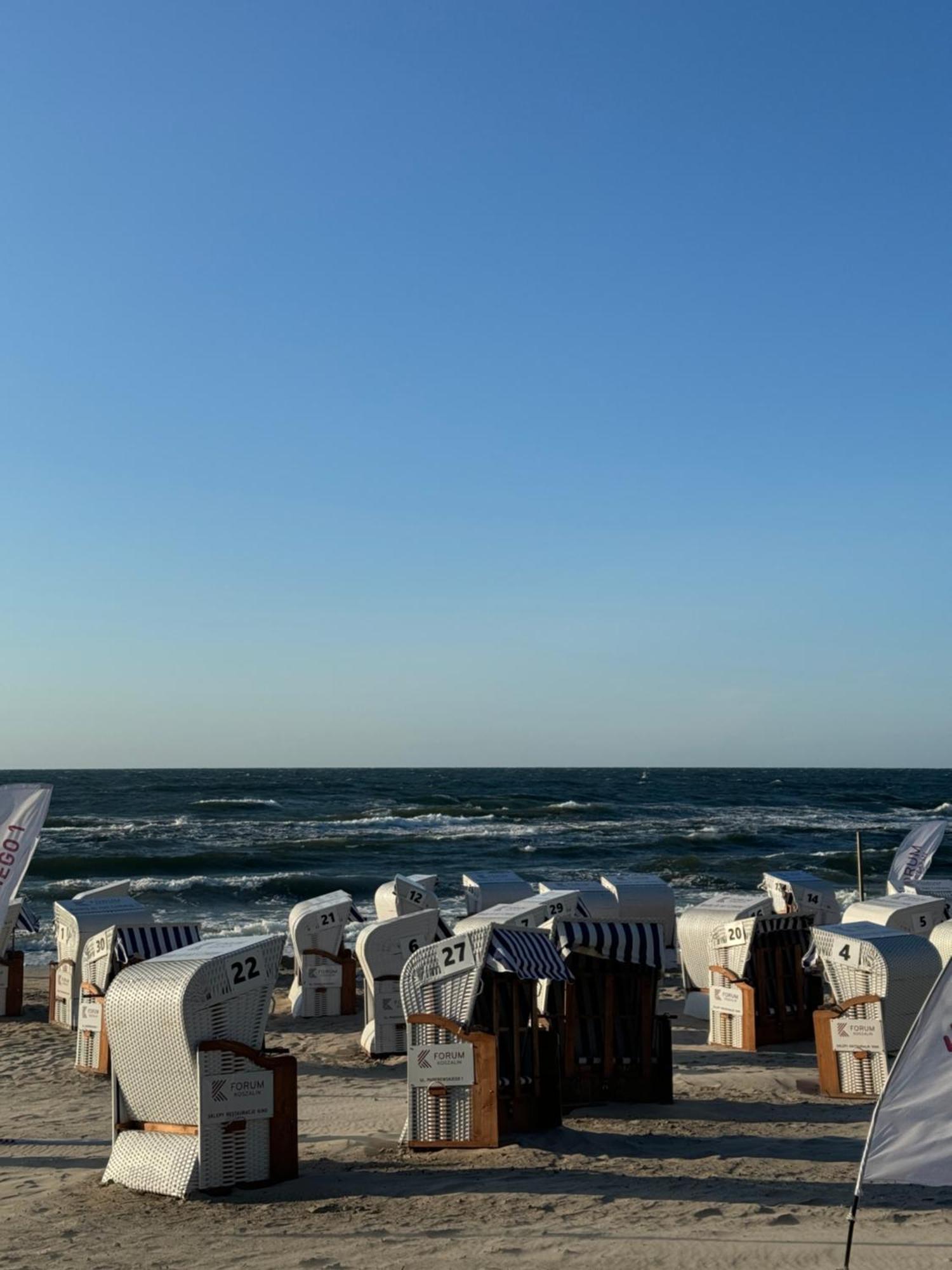 4Summer Kolobrzeg Apartamenty White Blue Sauna & Fitness & Parking 100 Metrow Do Pieknej Szerokiej Piaszczystej Plazy, Wspanialy Widok Z Duzego Tarasu! 100 Meter Zu Einem Schoenen Breiten Sandstrand, Herrliche Aussicht Von Einer Grossen Terrasse! المظهر الخارجي الصورة