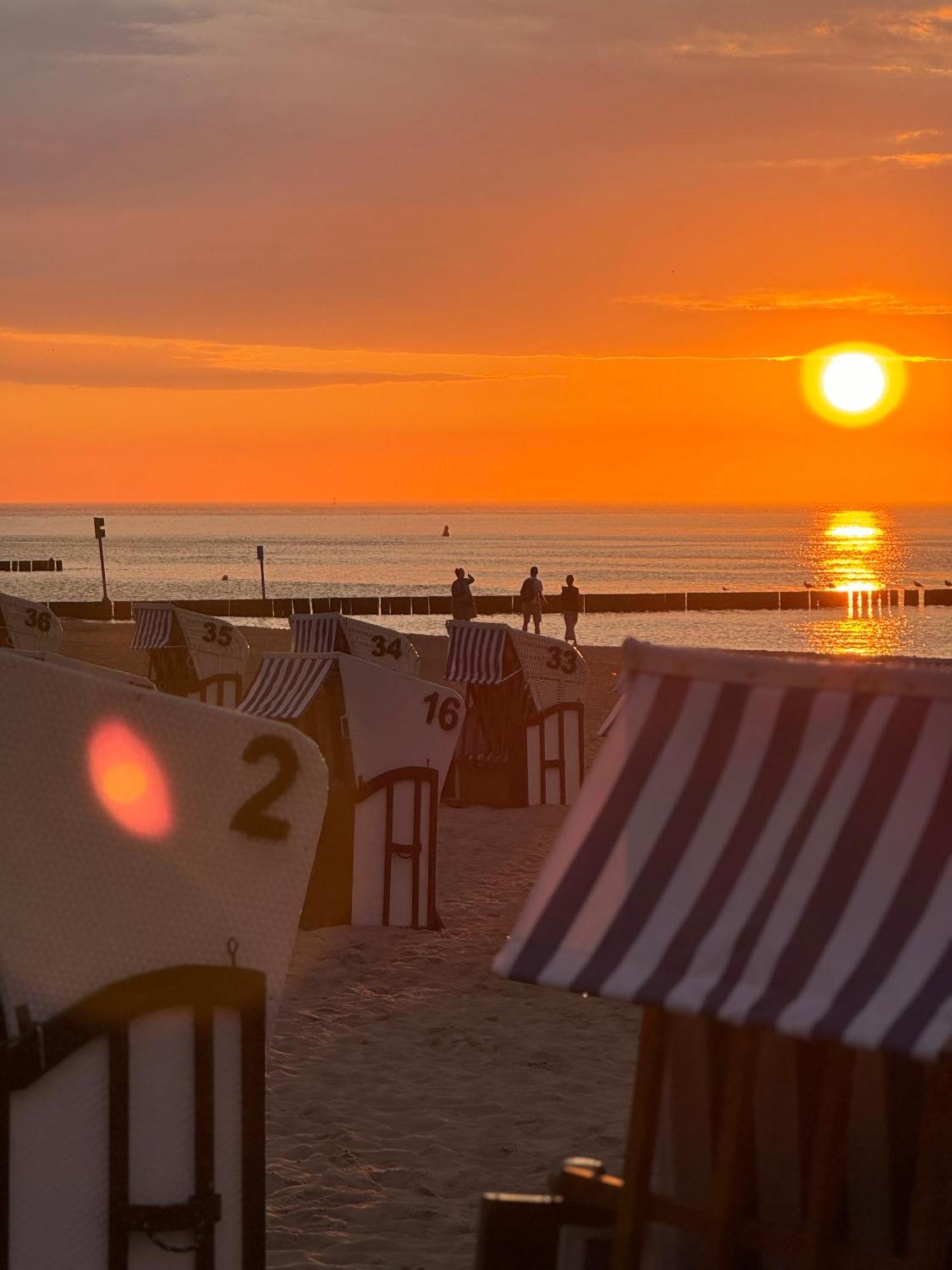 4Summer Kolobrzeg Apartamenty White Blue Sauna & Fitness & Parking 100 Metrow Do Pieknej Szerokiej Piaszczystej Plazy, Wspanialy Widok Z Duzego Tarasu! 100 Meter Zu Einem Schoenen Breiten Sandstrand, Herrliche Aussicht Von Einer Grossen Terrasse! المظهر الخارجي الصورة