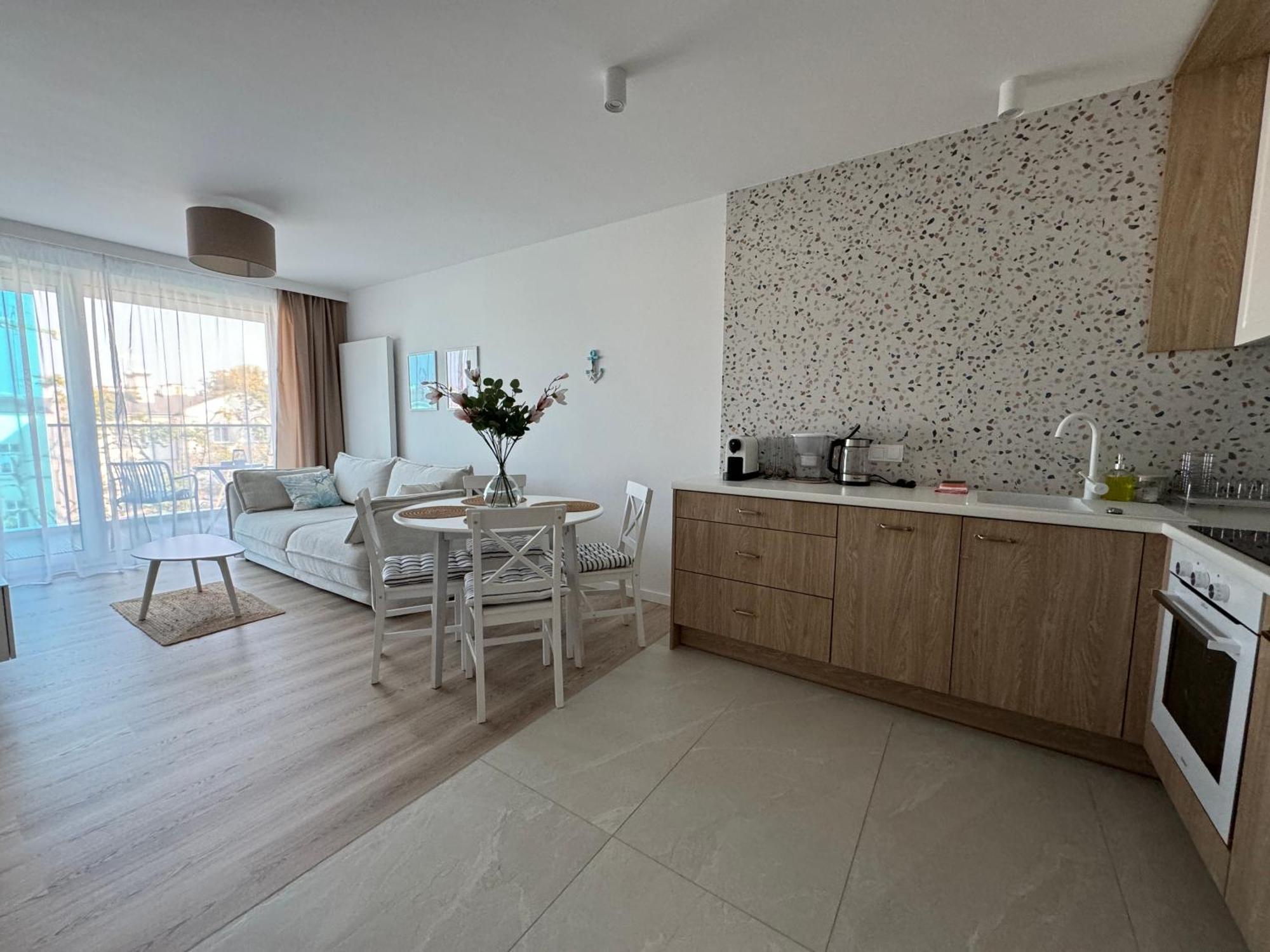 4Summer Kolobrzeg Apartamenty White Blue Sauna & Fitness & Parking 100 Metrow Do Pieknej Szerokiej Piaszczystej Plazy, Wspanialy Widok Z Duzego Tarasu! 100 Meter Zu Einem Schoenen Breiten Sandstrand, Herrliche Aussicht Von Einer Grossen Terrasse! المظهر الخارجي الصورة